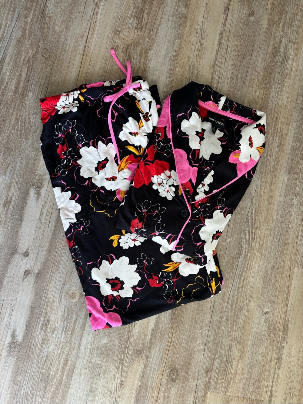 Room Service Pajama Set Large Bright Floral Long Sleeve Collar Pockets Button Up